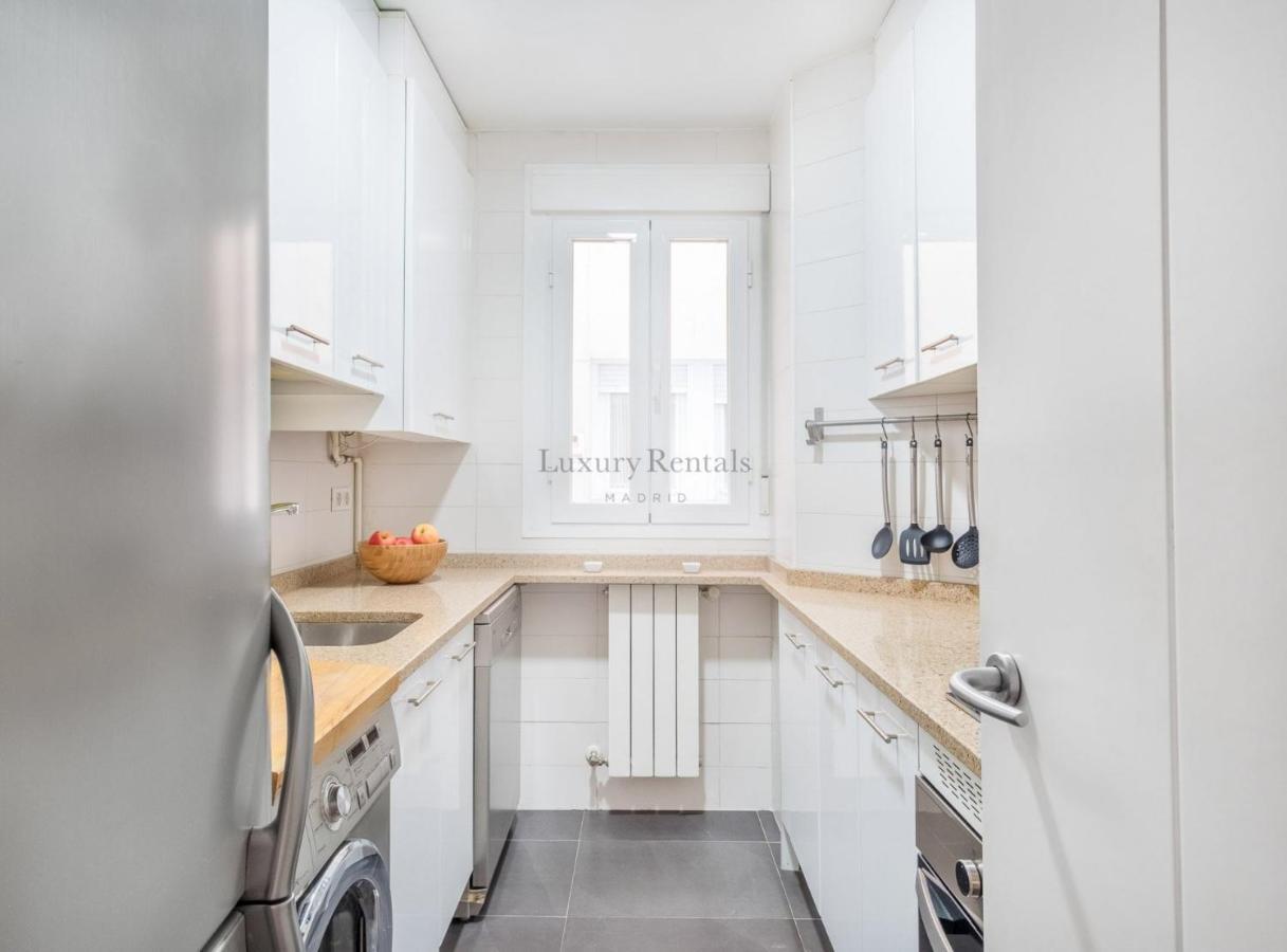 Charming 2-Bedroom Apartment In Retiro Perfect Madrid Location エクステリア 写真